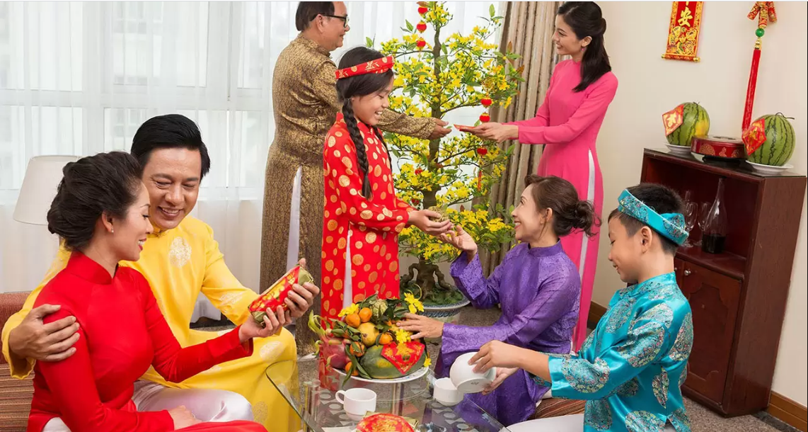 How Vietnamese Families Spend Their Tet Days